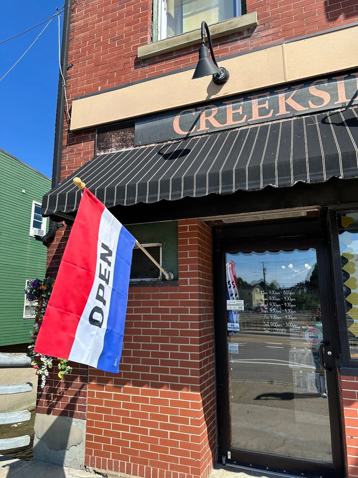 Creekside Fabrics, Quilts & Yarn