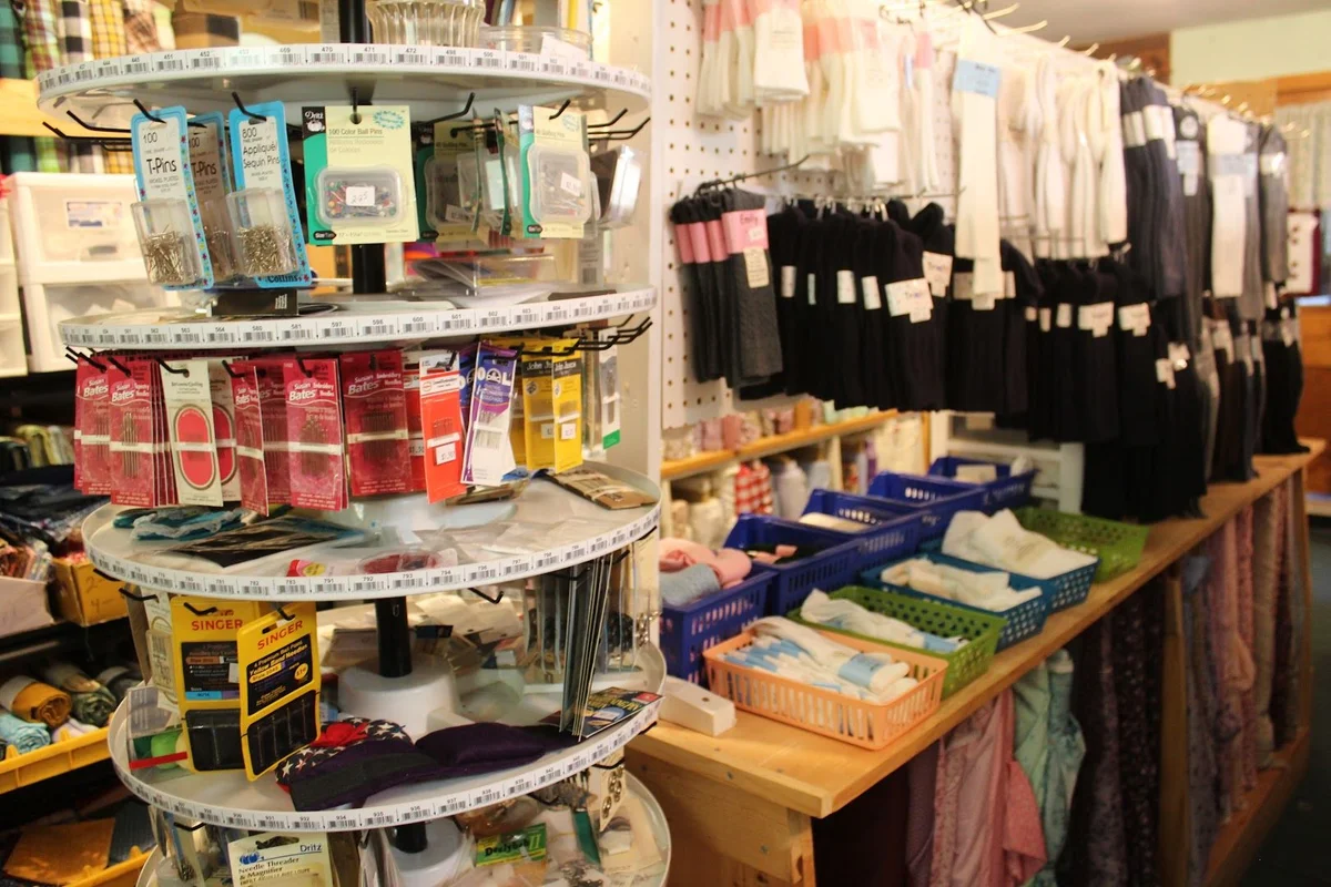 Amish Quilts & Fabrics