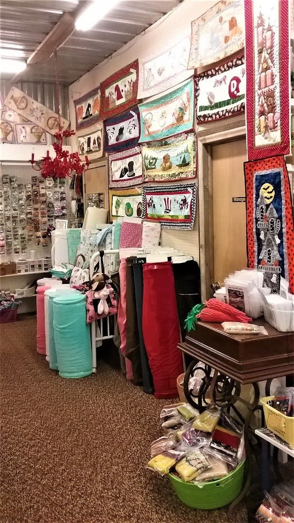 Mom's Crafts & Fabrics