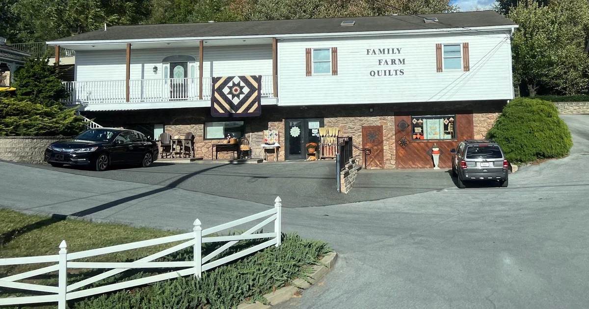 Family Farm Quilts of Intercourse