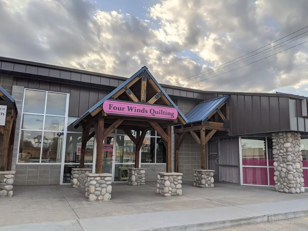 Four Winds Quilting storefront has CLOSED. The website is www.4windsquilting.com