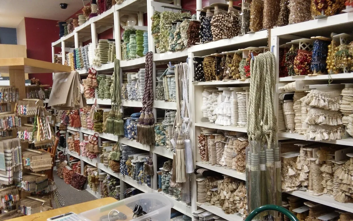 De Lis Fabric Outlet LLC